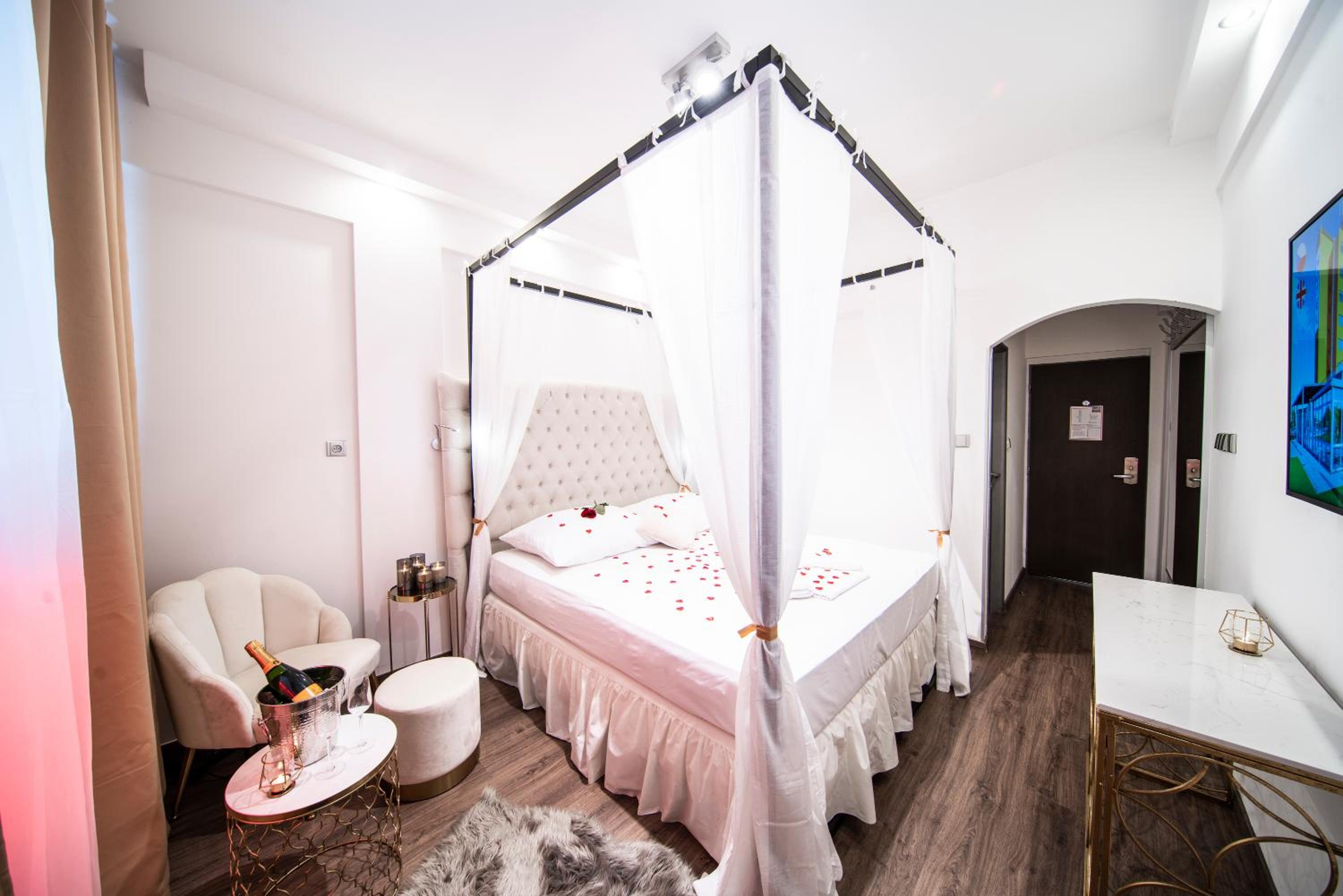Romantic, Double Bed, Pool Access