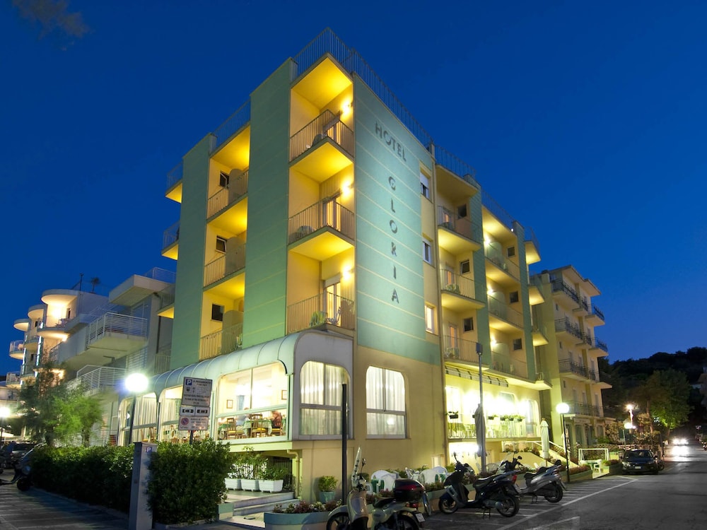 Hotel Gloria 2/74