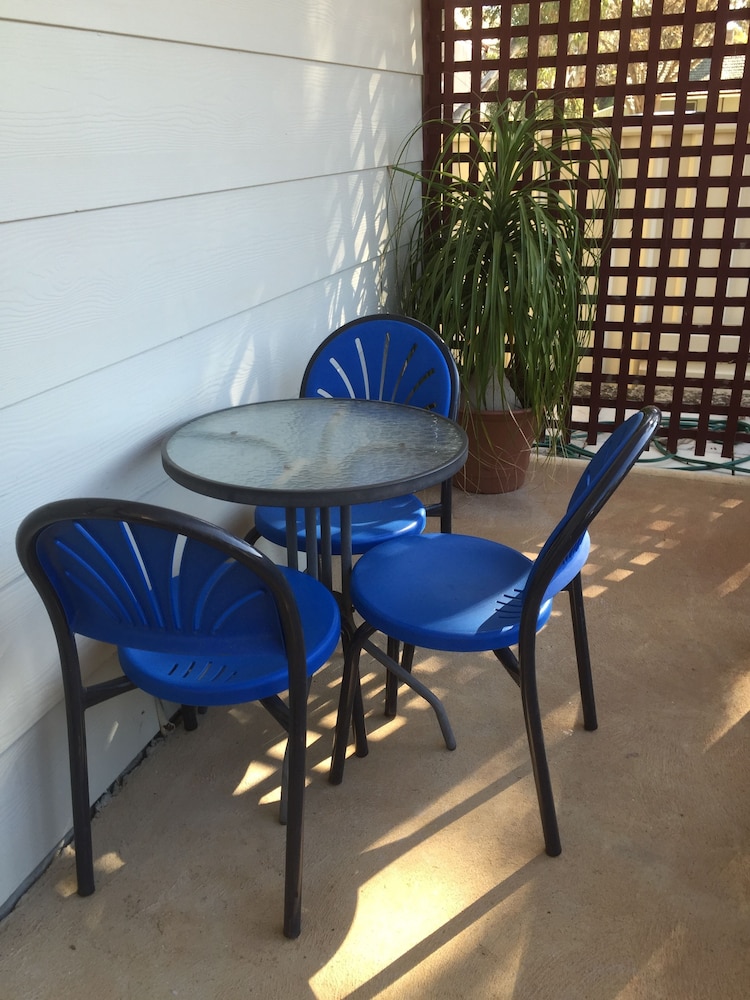 The Nosh & Nod - Avon Terrace 14/27