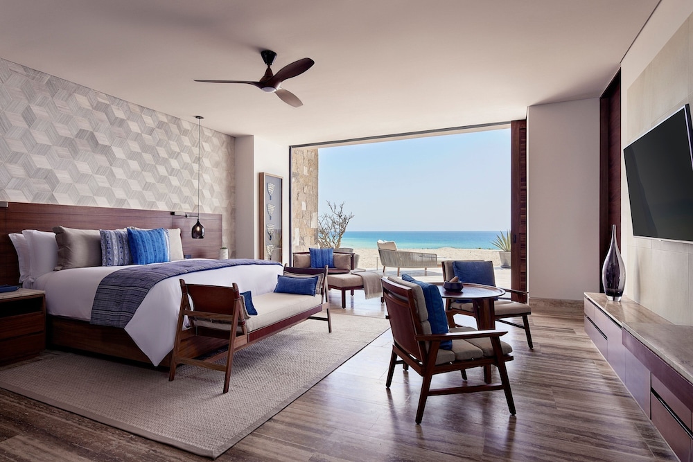 1 Bedroom, Suite, King Bed, Ocean Front, Sofa