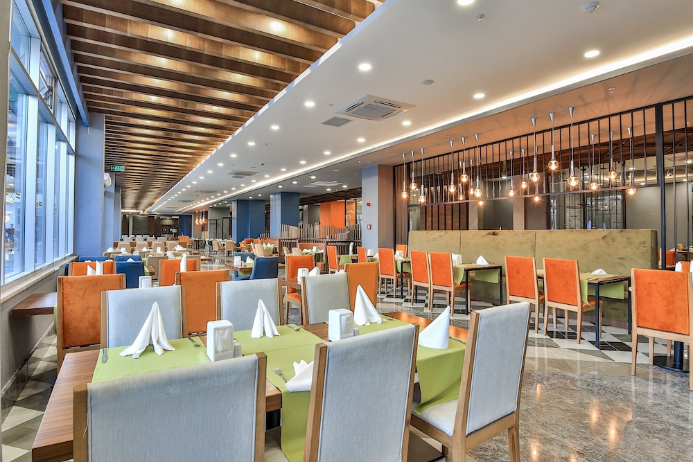 Saturn Palace Resort 25/50
