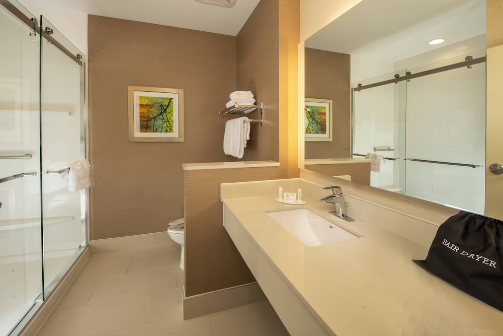 Fairfield Inn Suites By Marriott Washington Dulles Airport 17/24