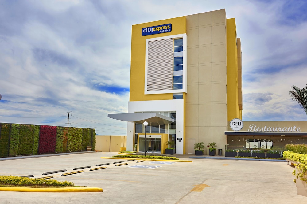 City Express by Marriott Guadalajara Aeropuerto in El Salto