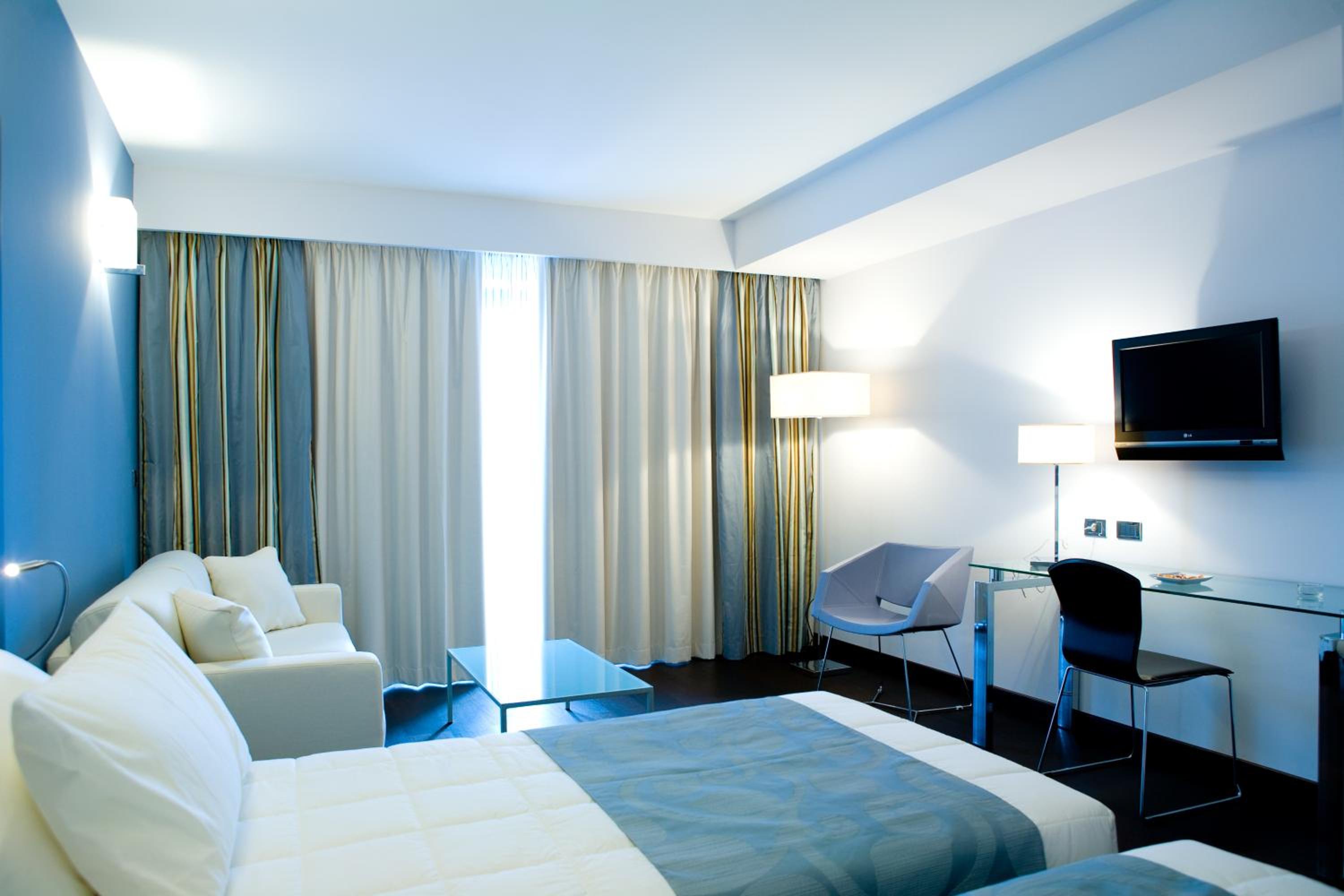 Room, Quadruple