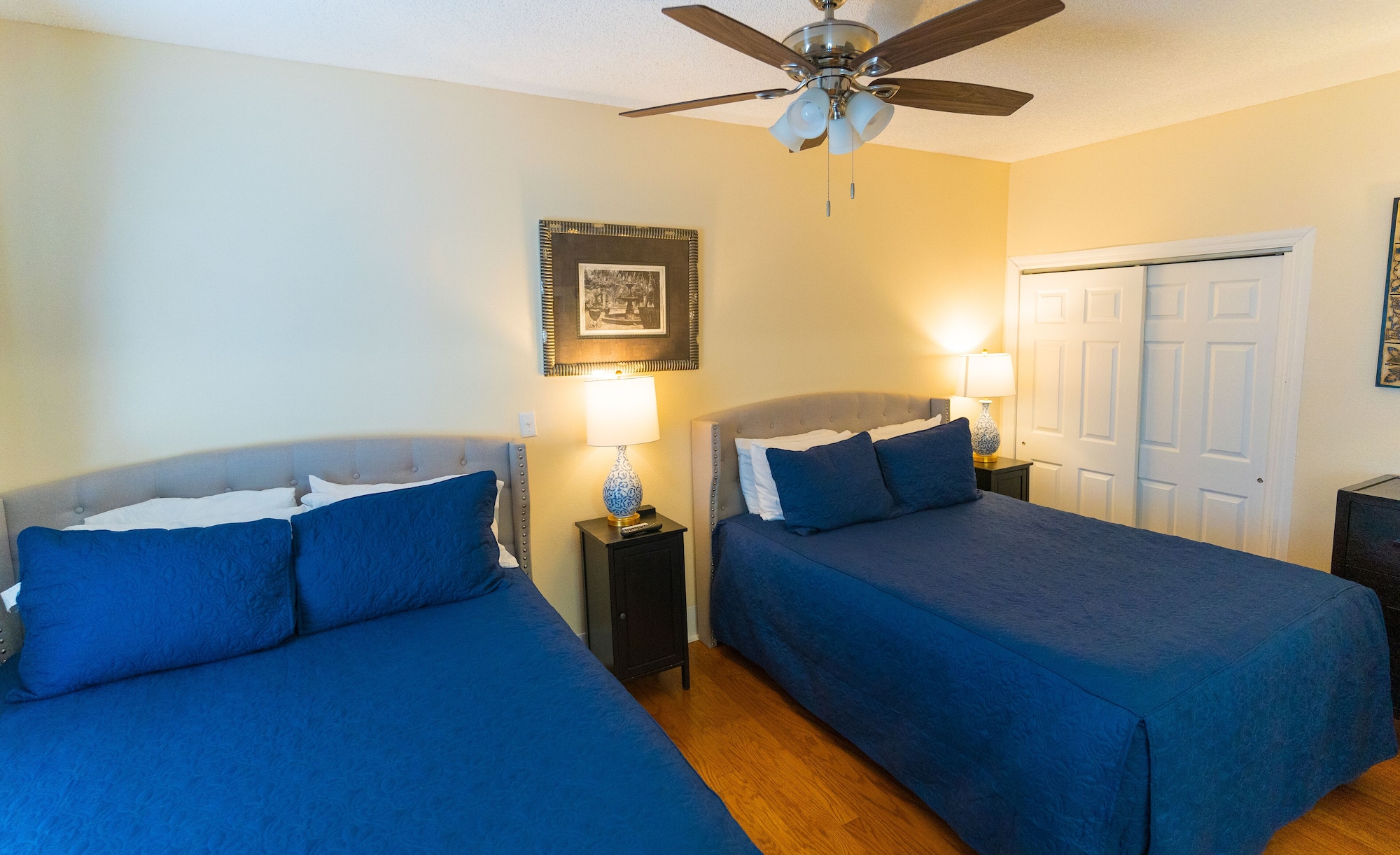 Single, 2 Queen Beds, Sofa