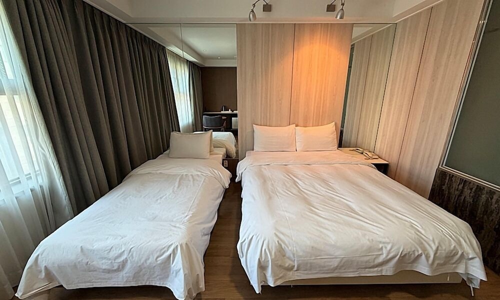 Premiers Hotel 17/63