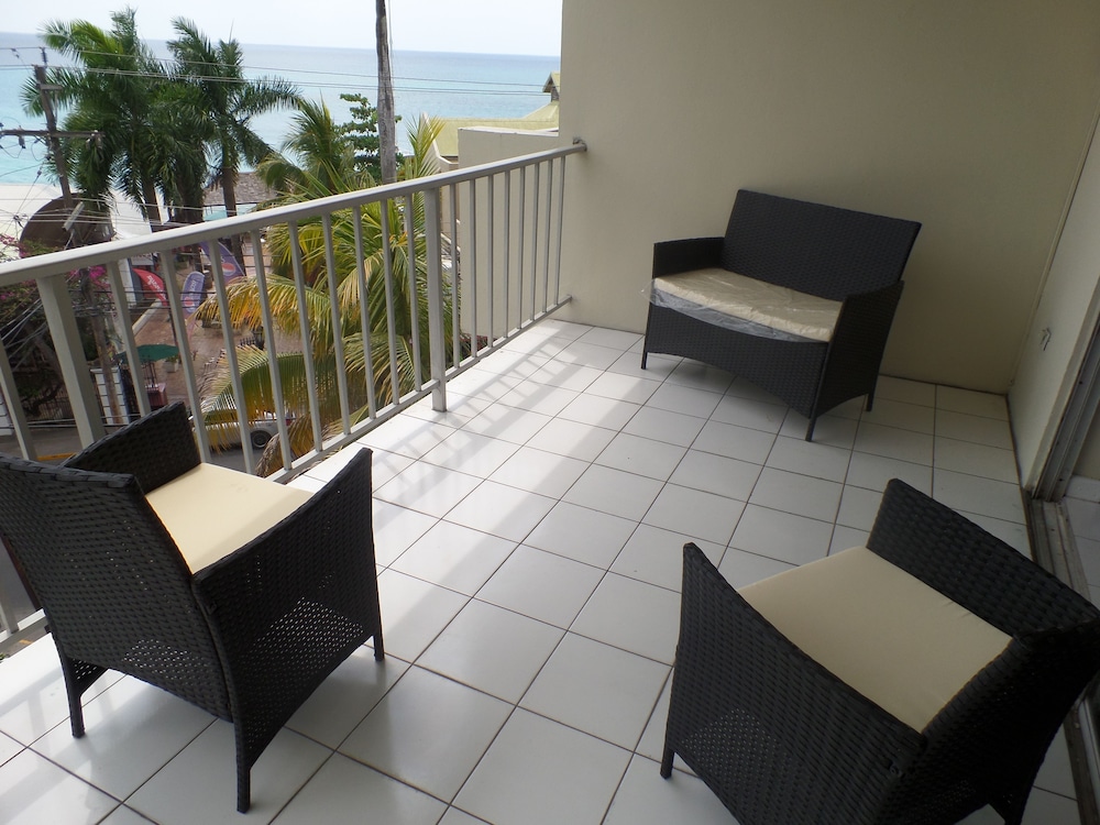 Skyclub Beach Suite at Mobay Club 13/23