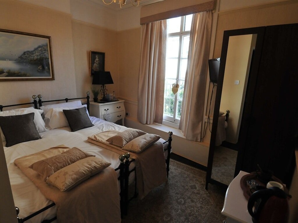 Victoria, Twin Beds