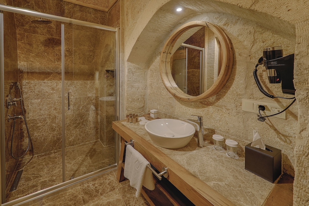 Solem Cave Suites 54/56