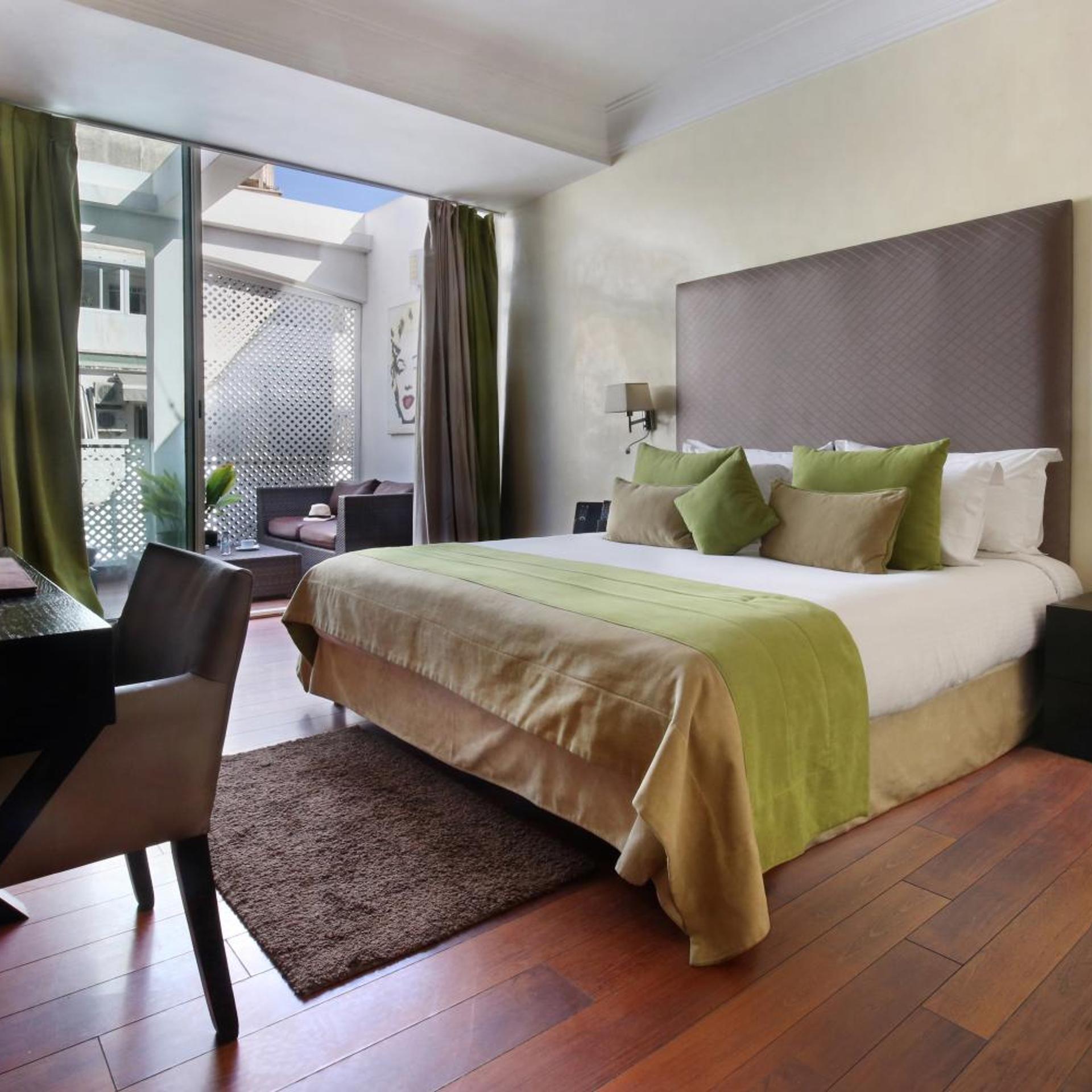 EXECUTIVE, SUITE