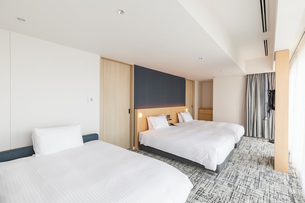 DELUXE, TWIN BEDS, CORNER