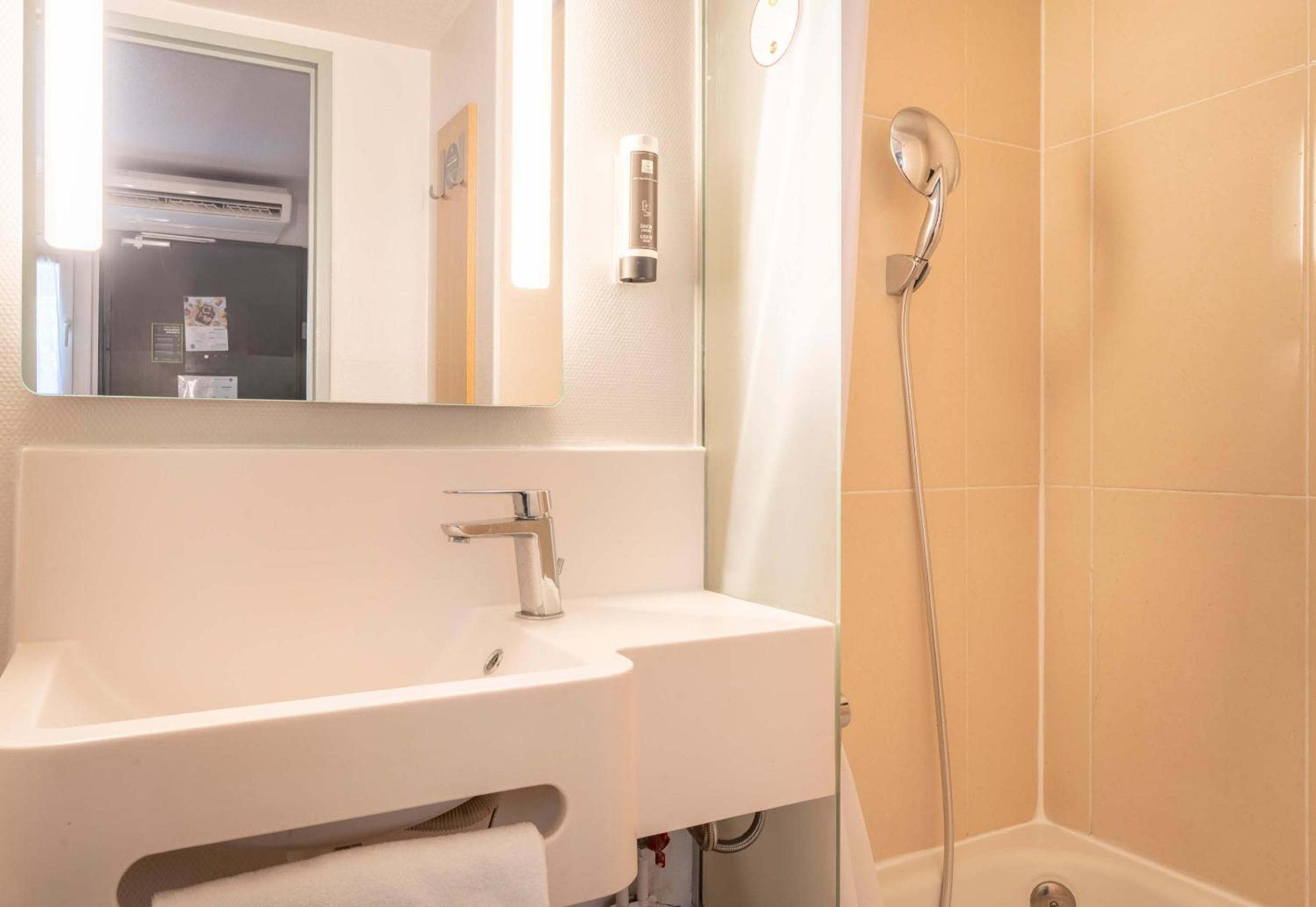 غرفة بسرير كوين، B&B Hotel Toulon La Seyne Sur Mer 4/4