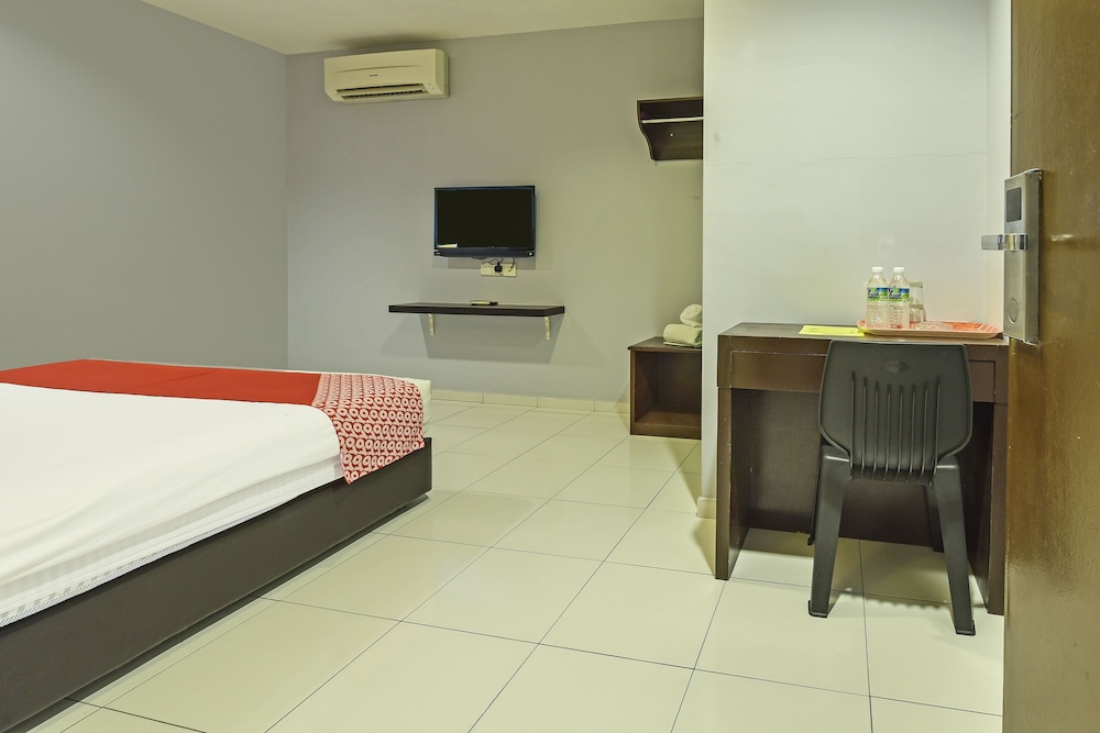 Hotel O M Three Hotel 34/55
