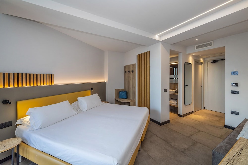 غرفة ديلوكس بسريرين منفصلين بإطلالة على البحيرة، Hotel Garda 2/10
