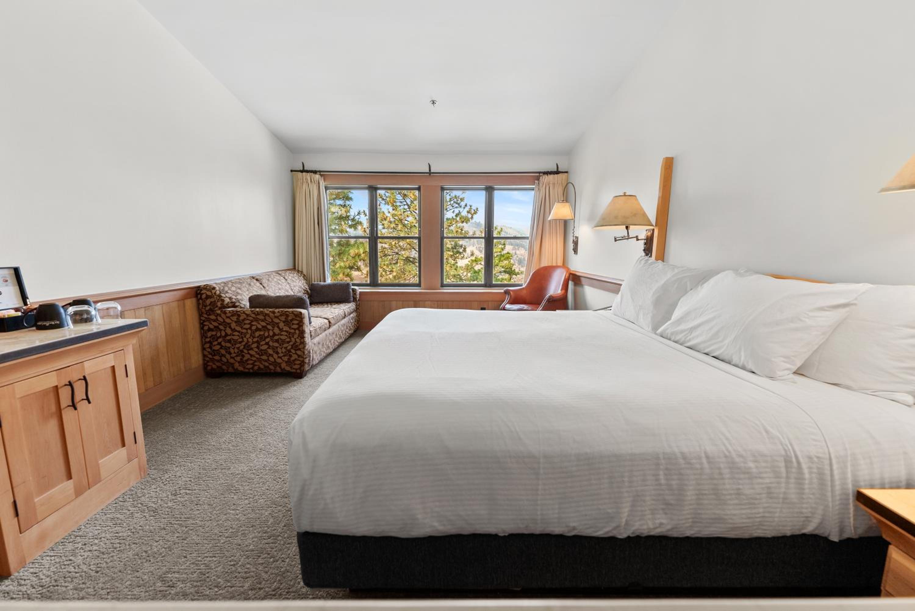 Mountain, Lodge, 2 Queen Beds, Main Building