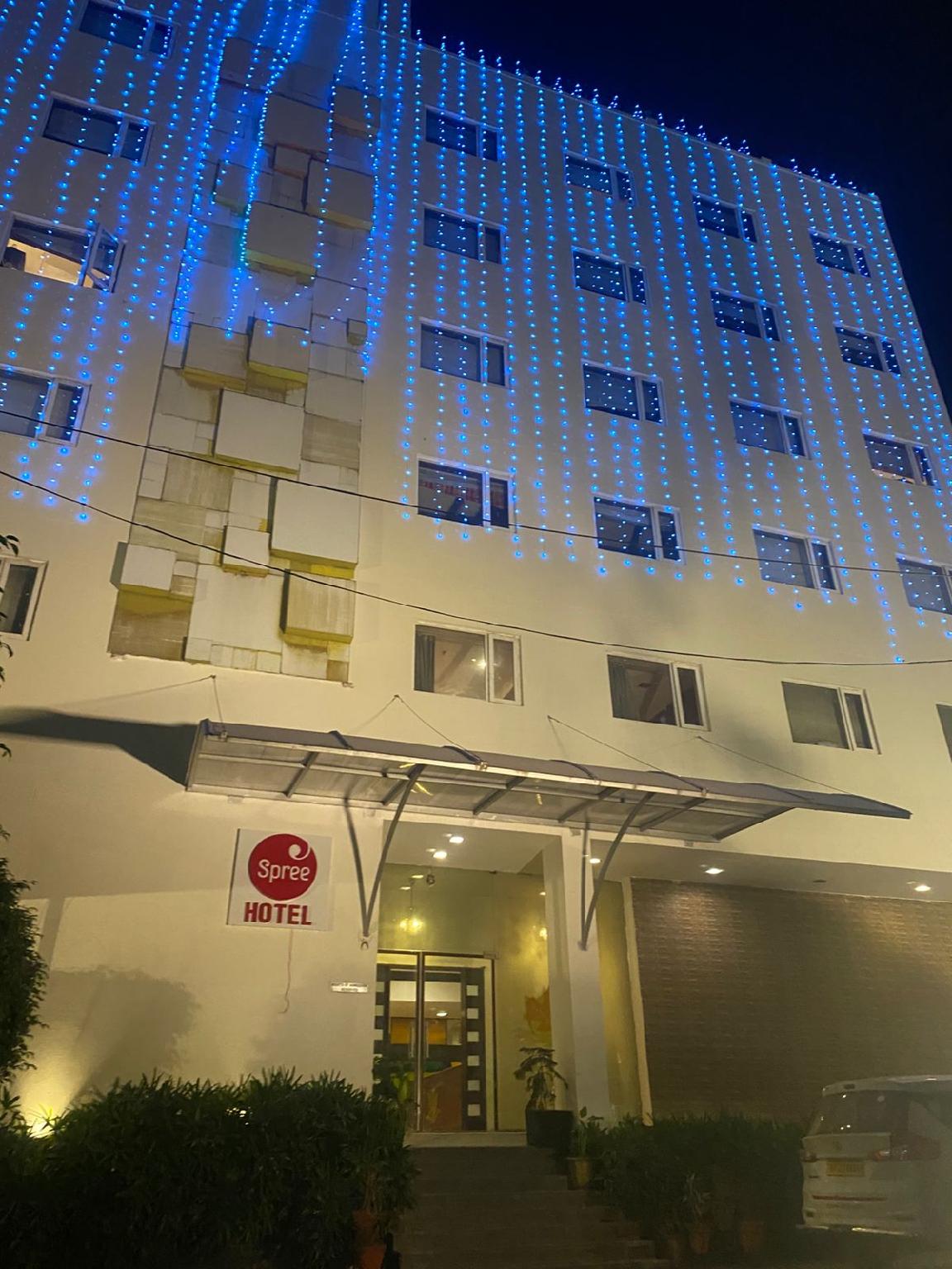The Maple Leaf, Lucknow