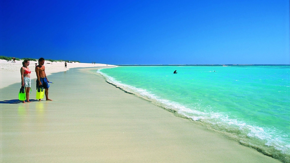 NINGALOO LODGE EXMOUTH. 30/50