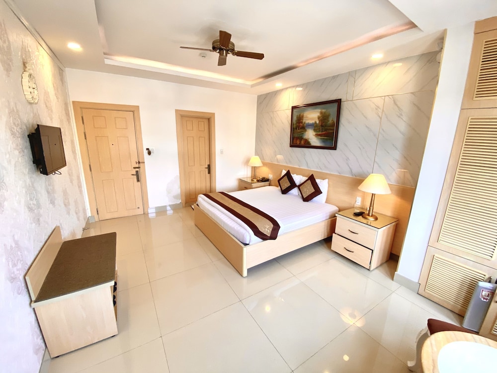 Tulip Hotel 2 50/66