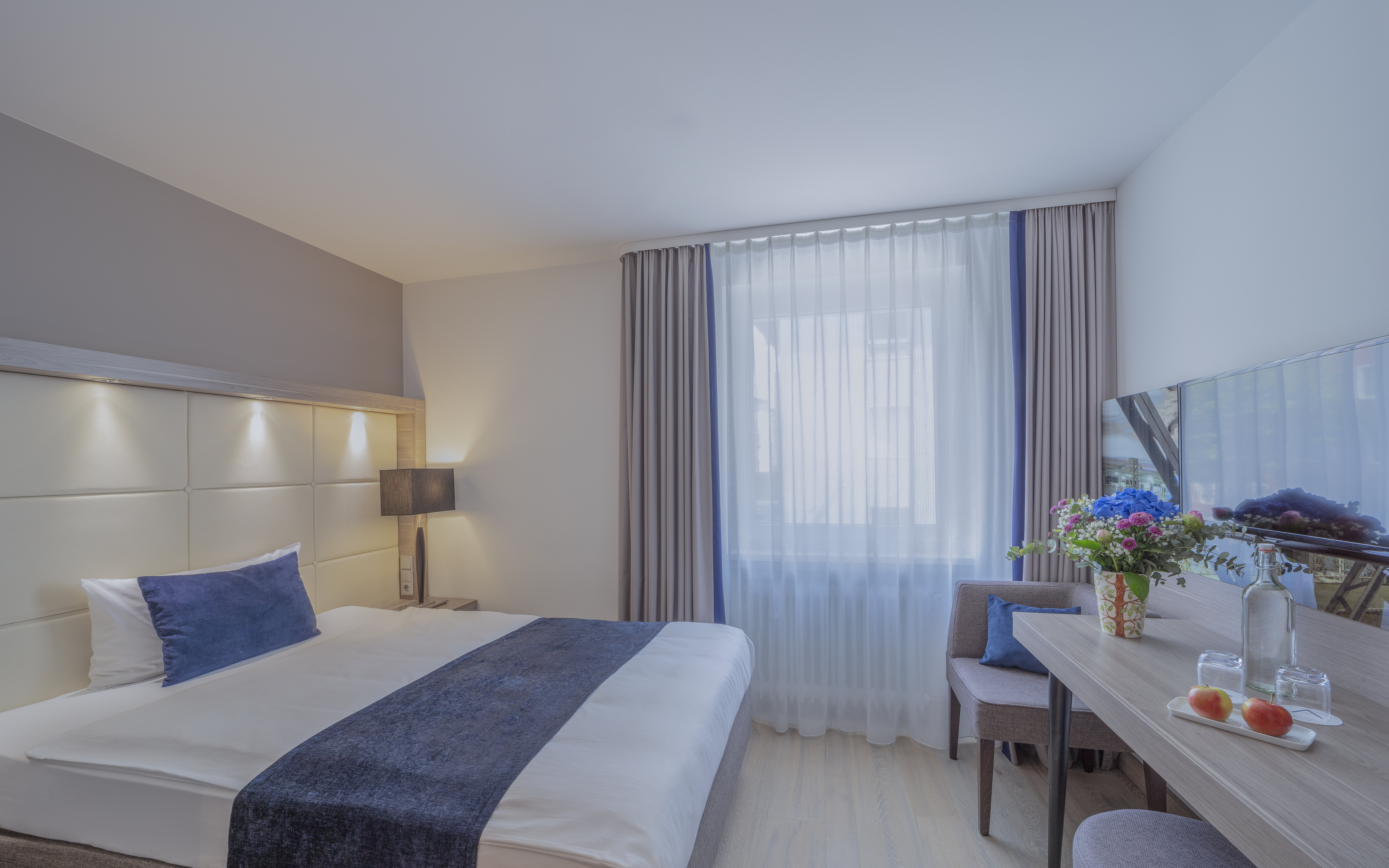 ROOM, DOUBLE BED