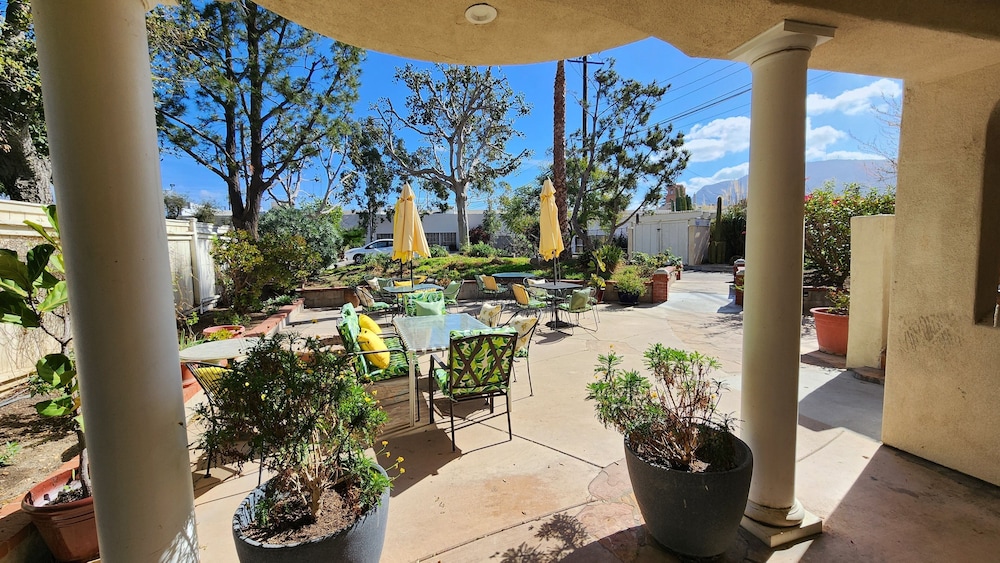 Santa Paula Inn 43/56