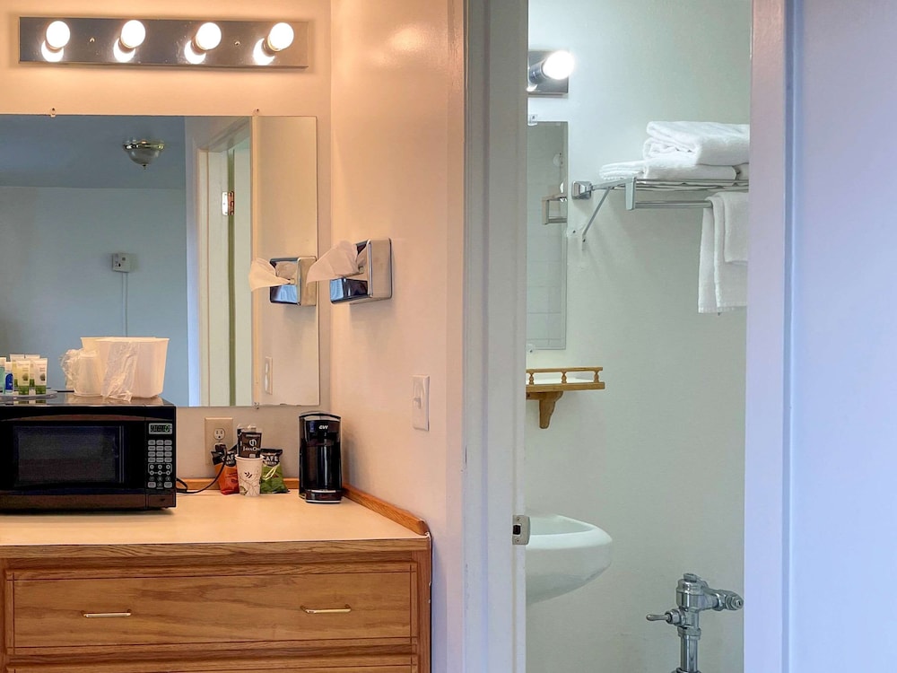 Rodeway Inn and Suites Omak Okanogan 19/30