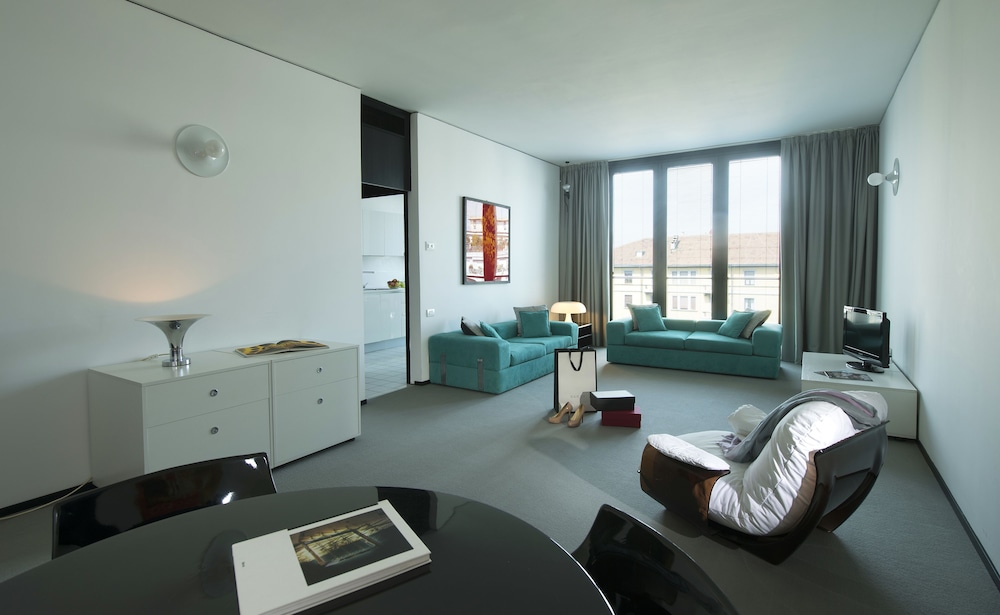 Duparc Contemporary Suites 43/73