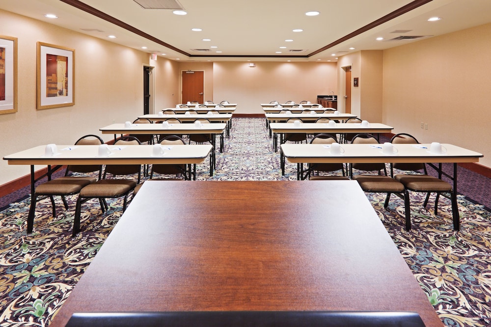 Staybridge Suites Oklahoma City-Quail Springs 60/81