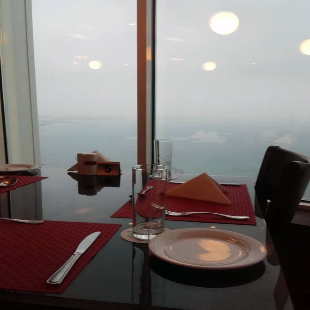 Harbour Suite Hotel 33/33