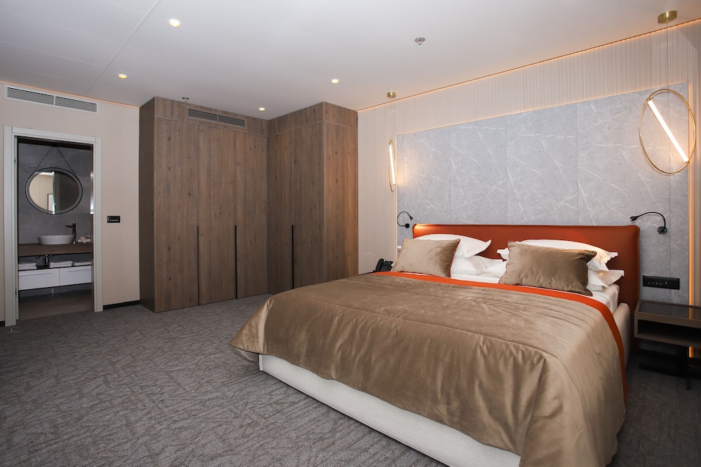 Medistone Hotel 8/50