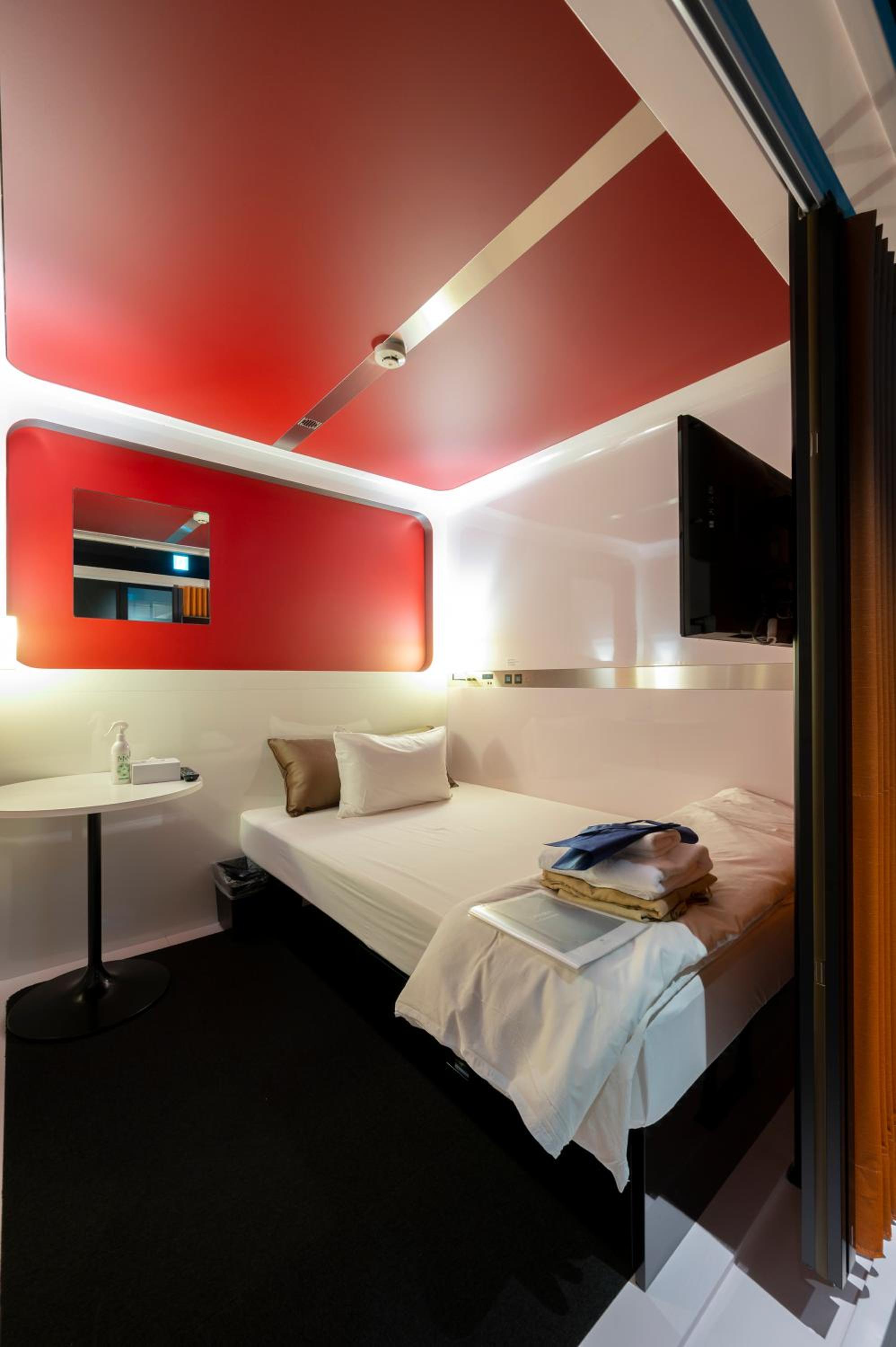 Semi Room, Pod, Superior, Semi Double Bed