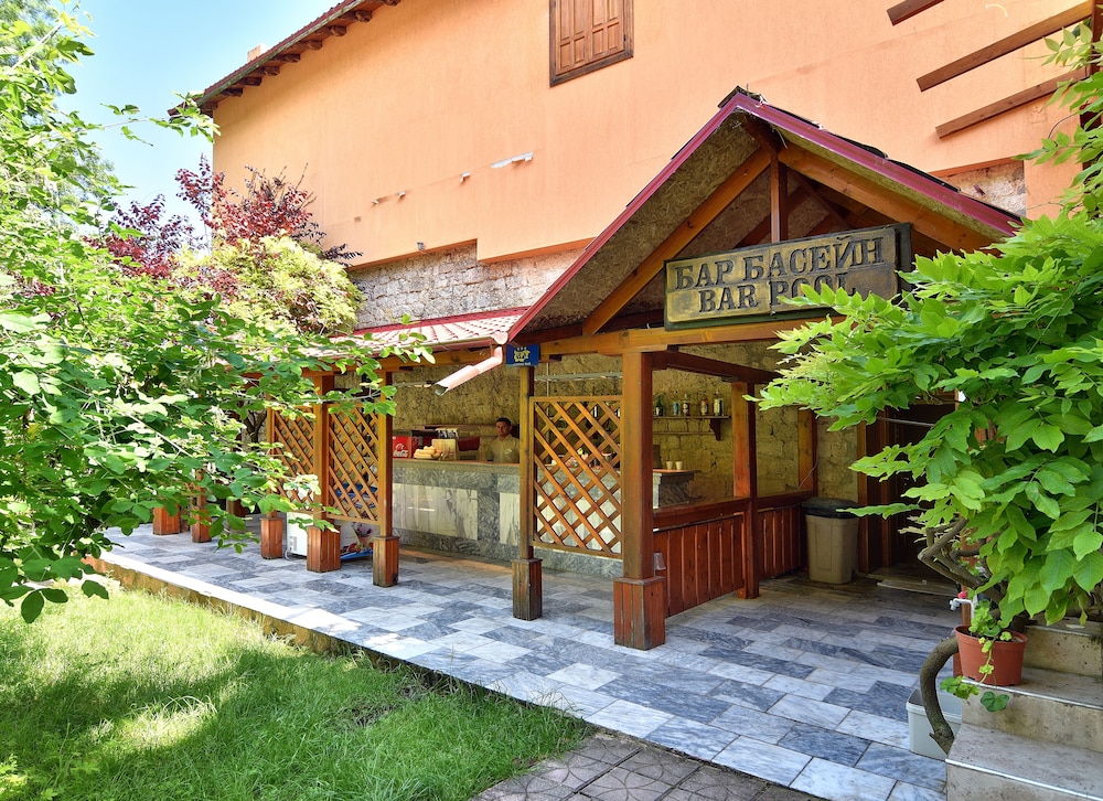 Estreya Park 2/50