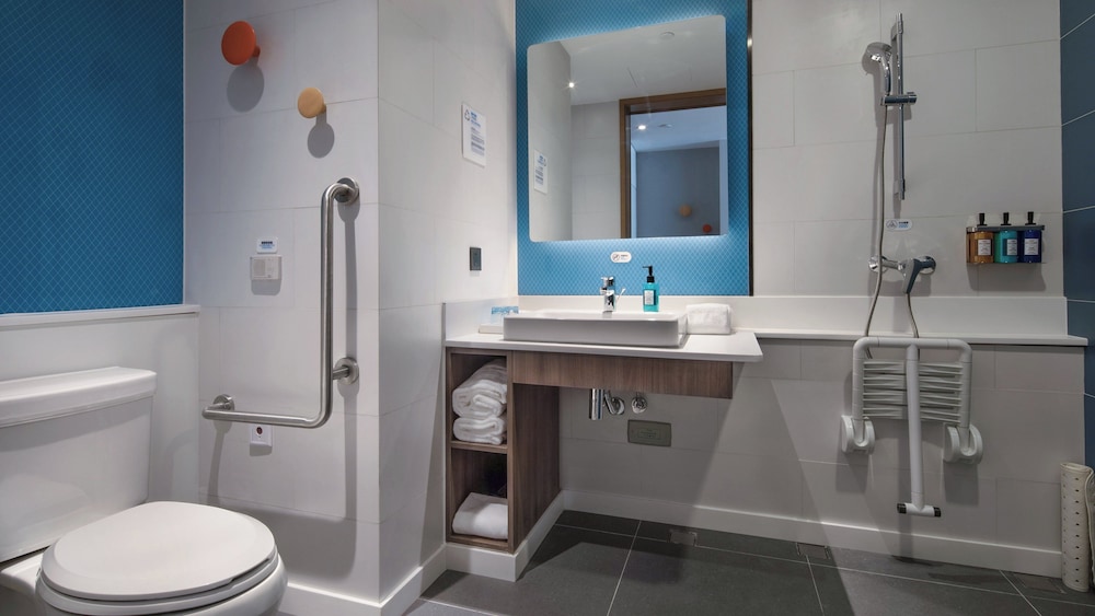 Holiday Inn Express Shanghai Hongqiao North 70/70