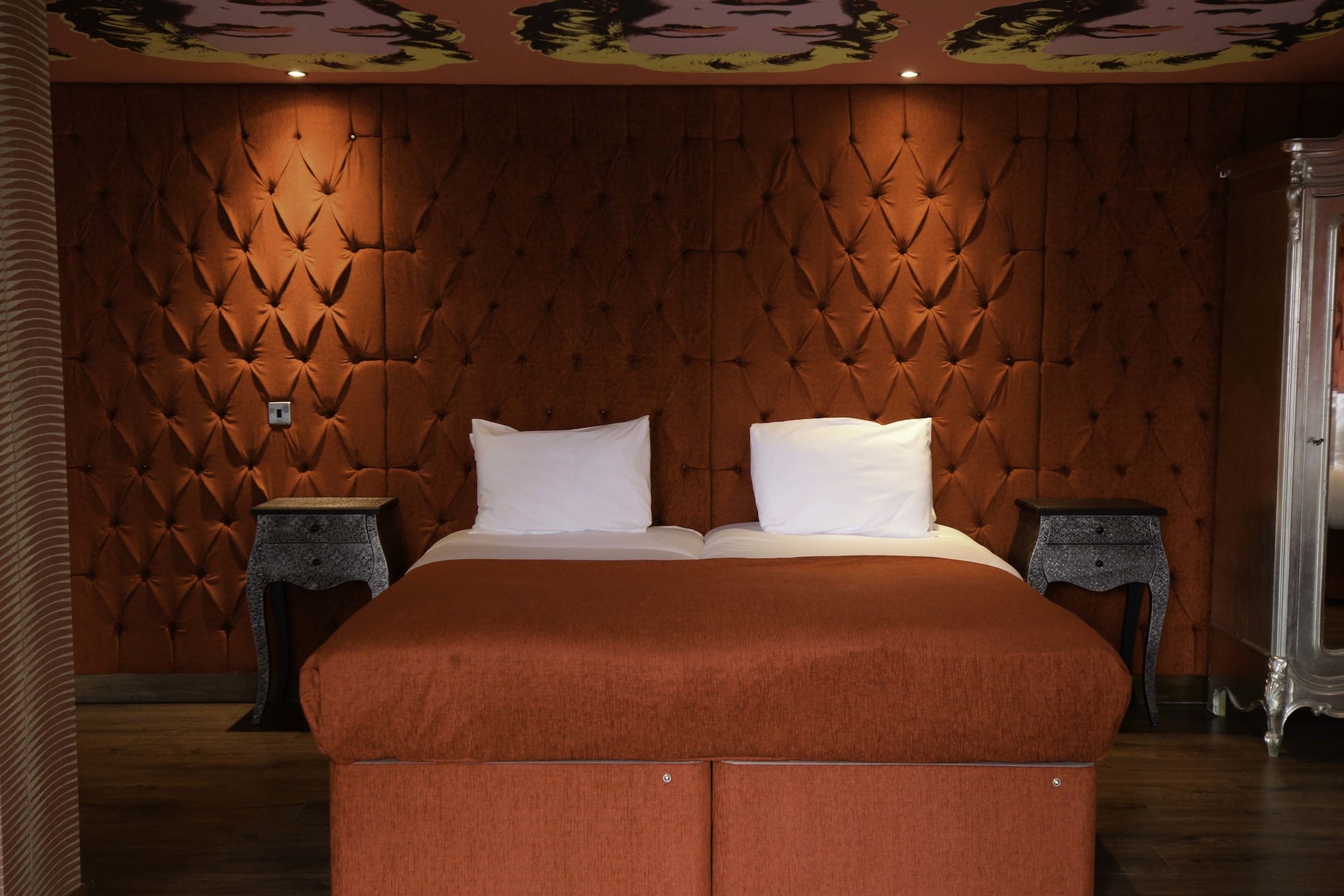 LUXURY, DOUBLE BED, JETTED TUB