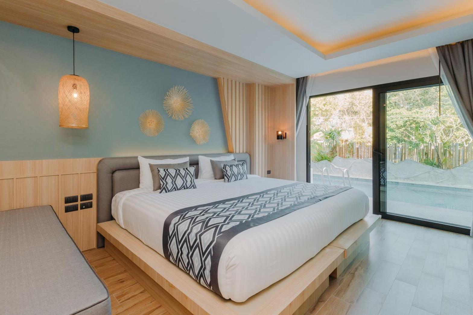 Deluxe, King Bed, Sofa, Pool Access