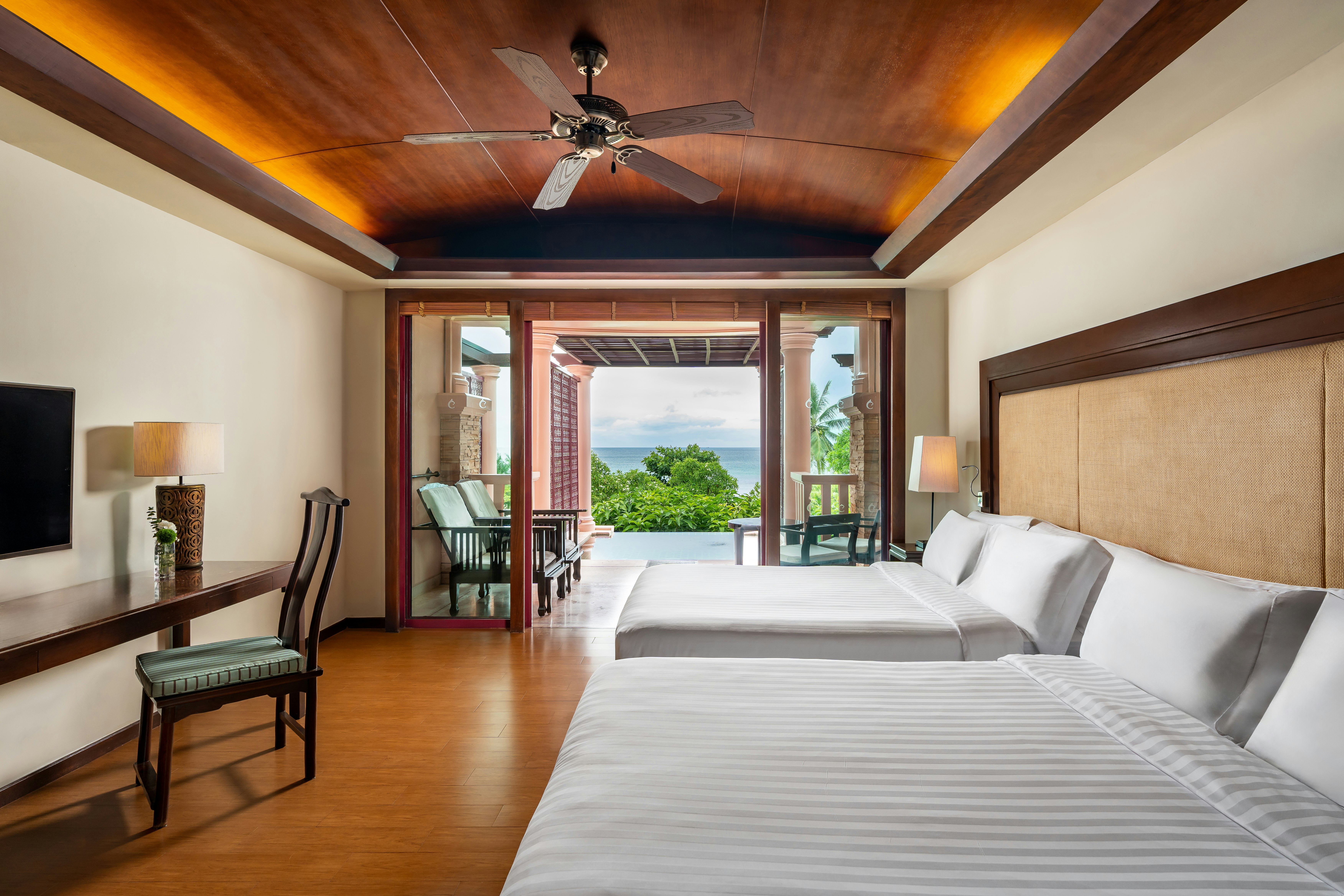 Centara Grand Beach Resort Phuket 17/85