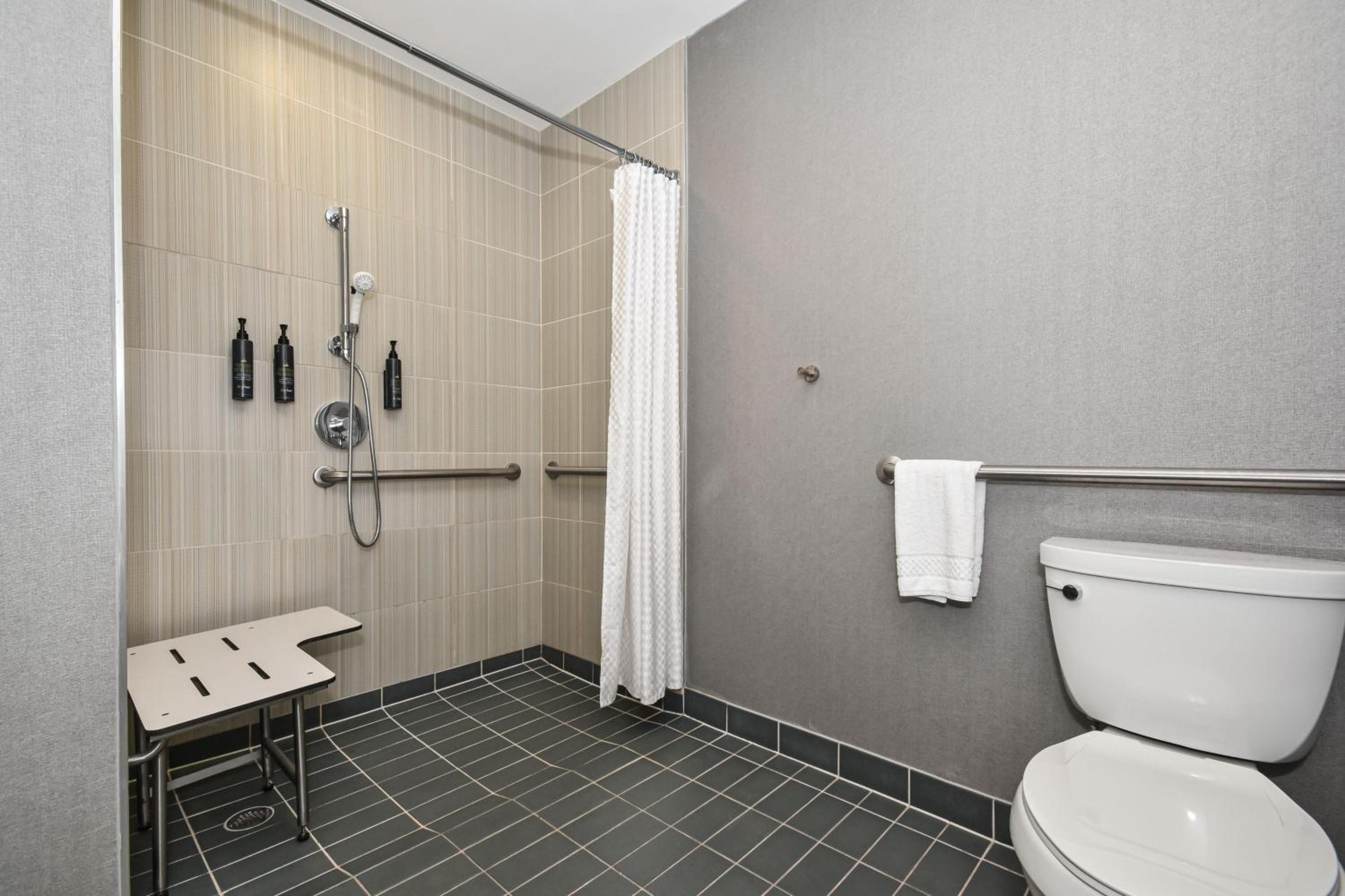 Aloft, Guest Room, King Bed، Aloft Charlotte City Center 4/10