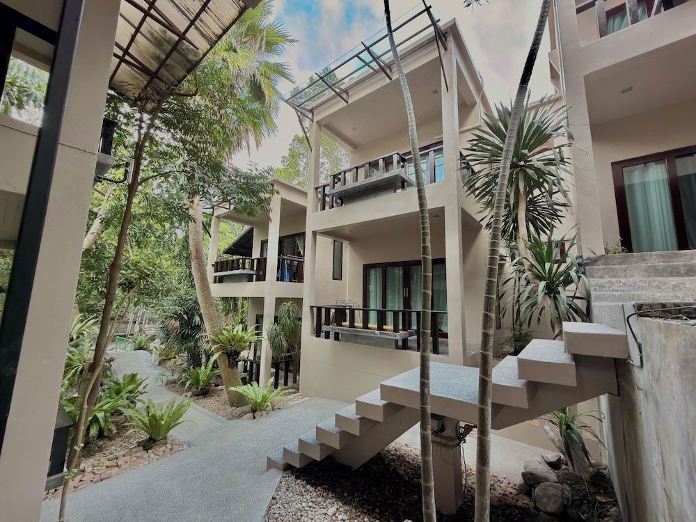 In Touch Resort 4/58