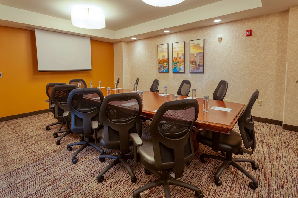 Drury Inn and Suites Northeast Indianpolis 40/48