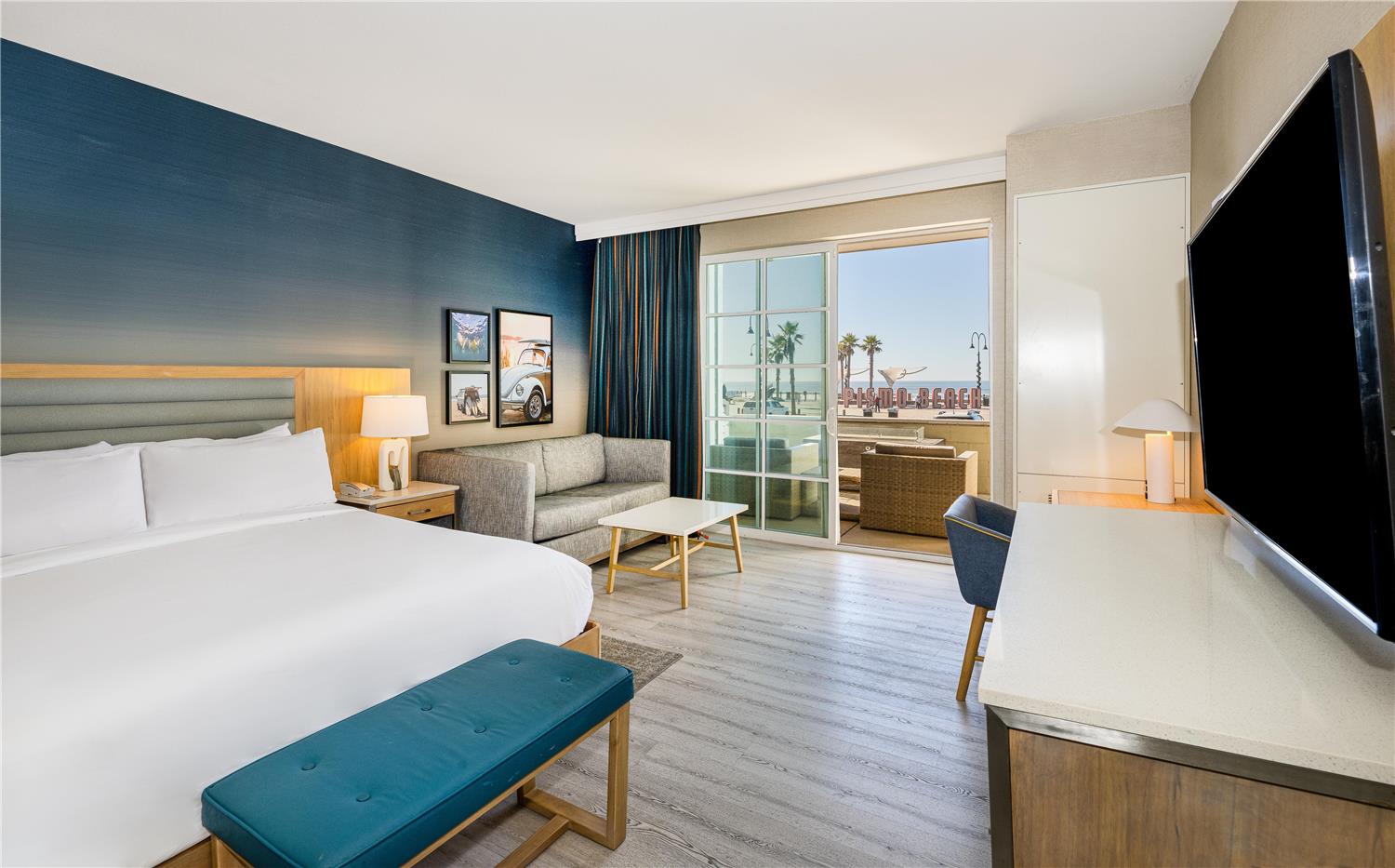 Downtown, Queen Bed
