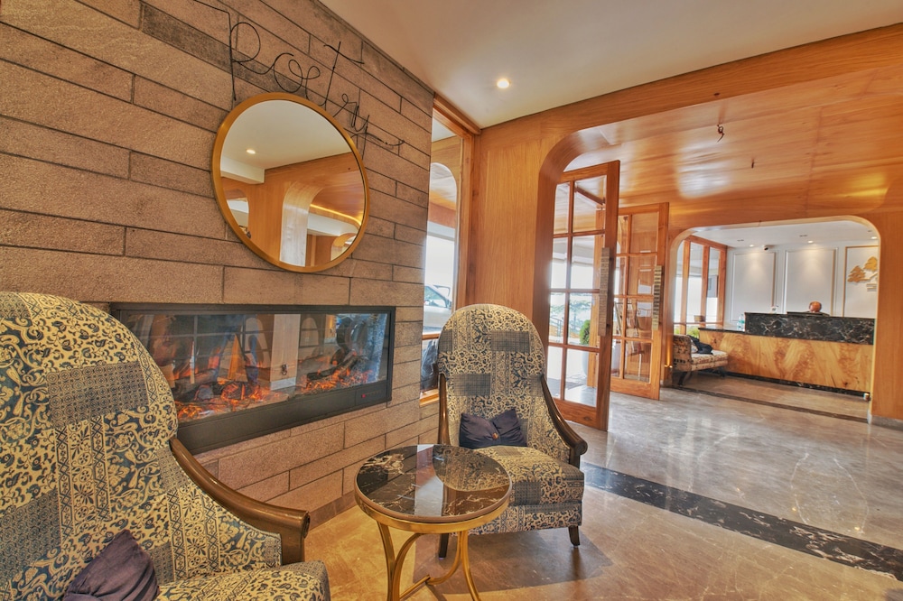 The Cedar Grand Hotel And Spa 32/32