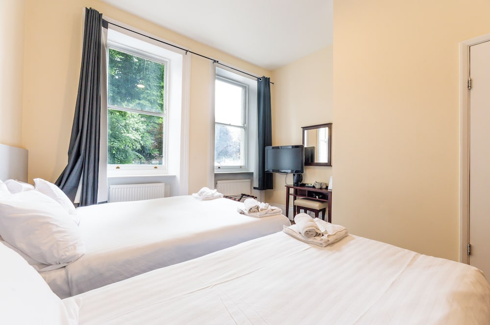 Astoria Hotel 12/42