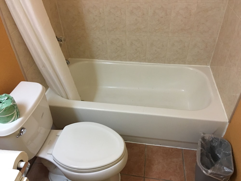 Travelodge By Wyndham Bay Shore Long Island 21/41