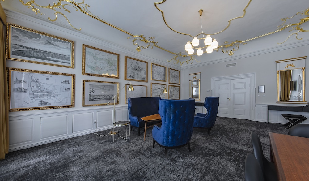 Jorgensens Hotel 8/70