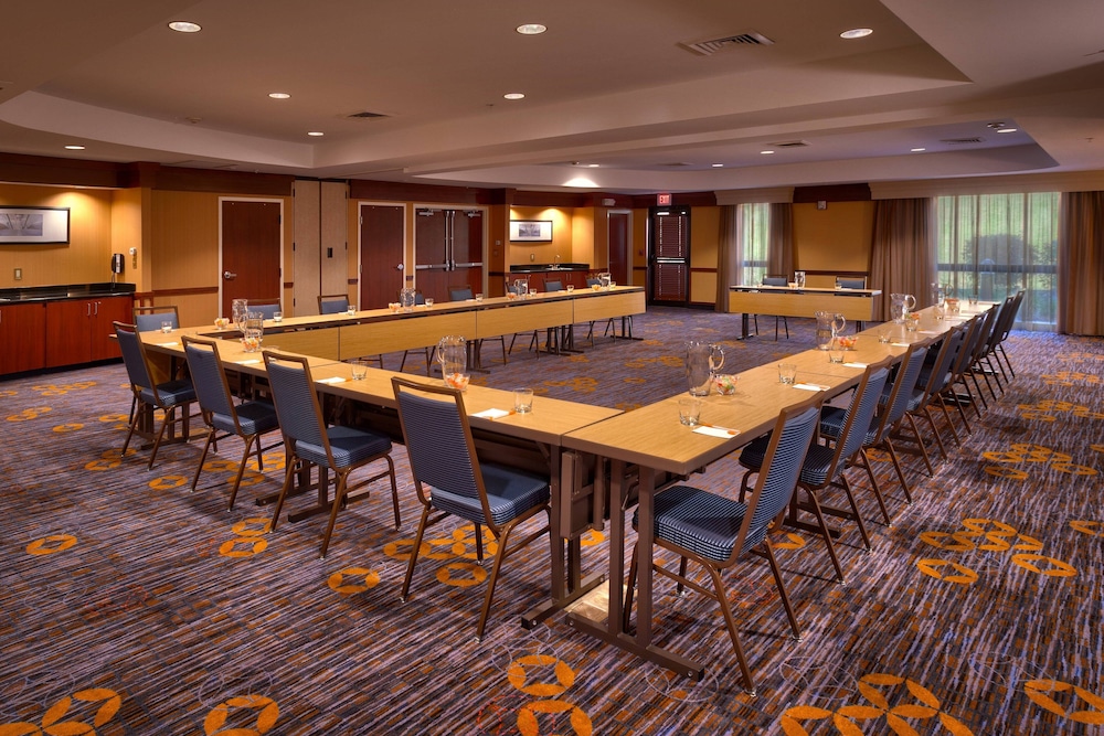 Courtyard by Marriott Kansas City Shawnee 55/71
