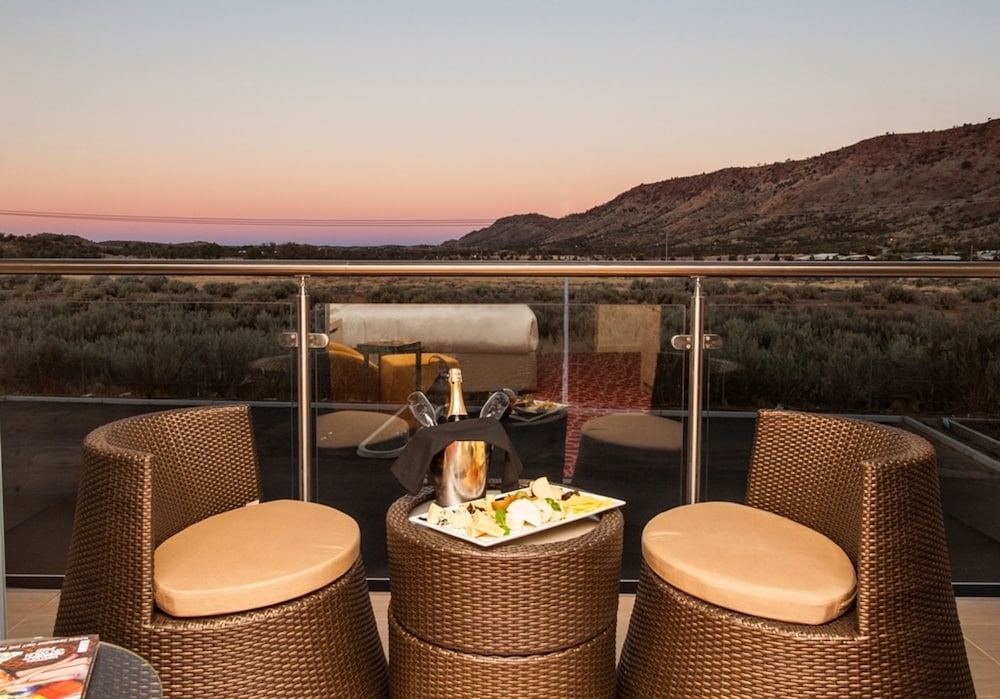 Crowne Plaza Alice Springs Lasseters 44/57