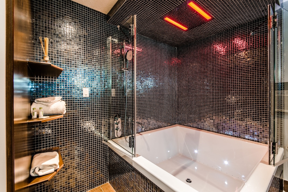 Olux Hotel Motel Suites 70/71
