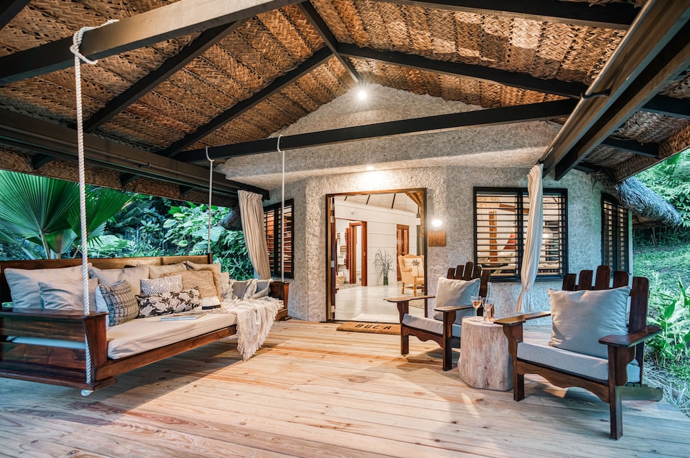 Matangi Private Island 23/50