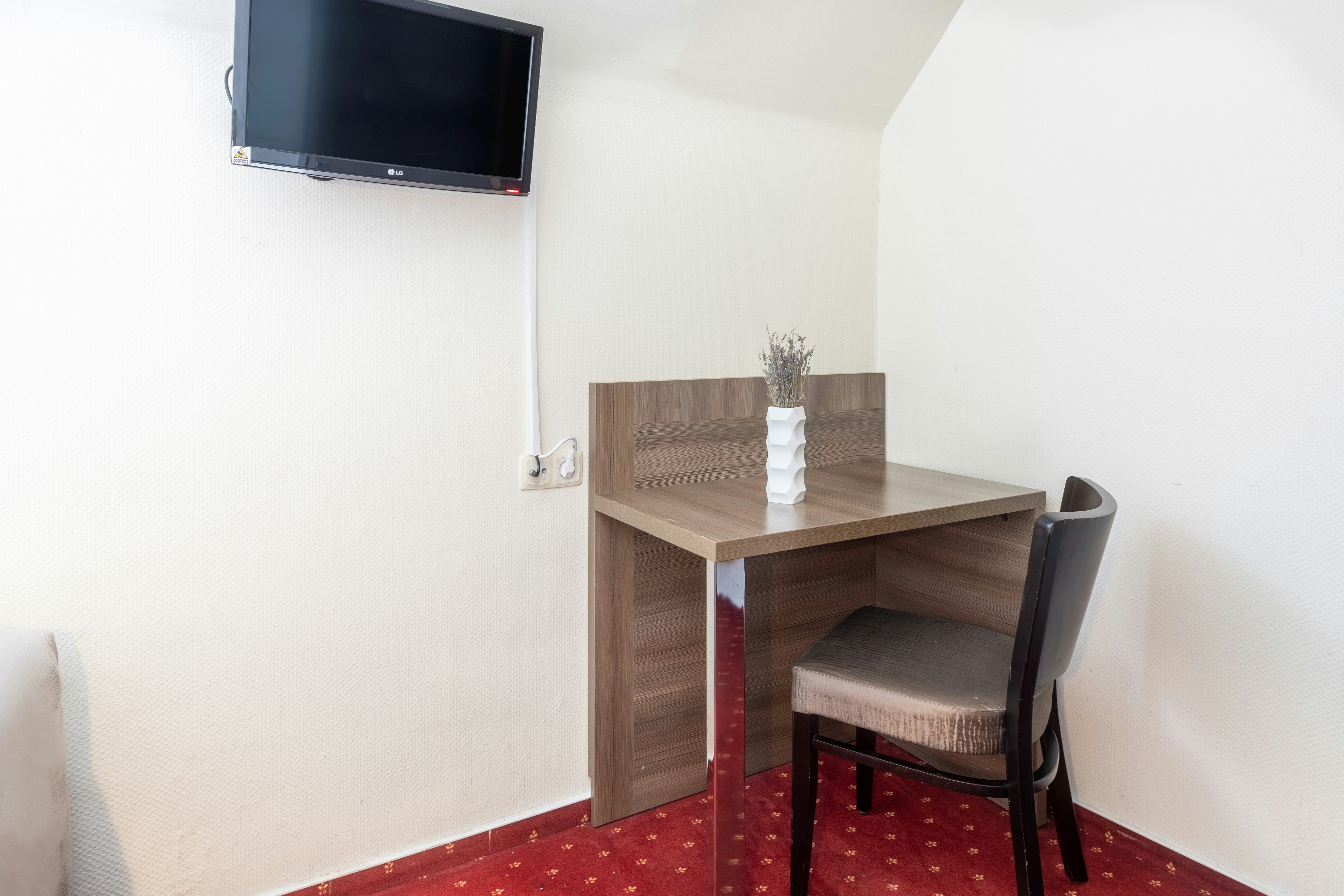 Hotel Leonet 65/71