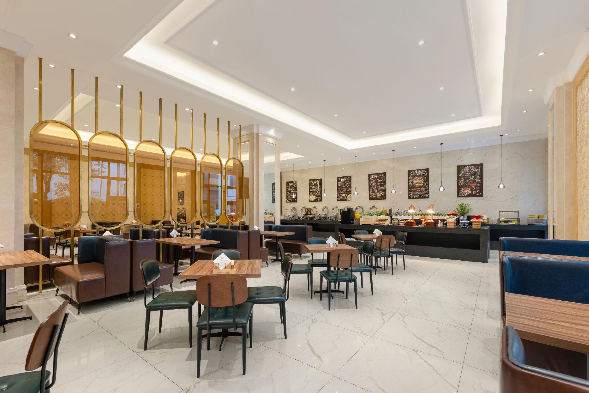 Vienna International Hotel (Zhongshan Lihe Plaza Xingzhong Road Store) 54/58