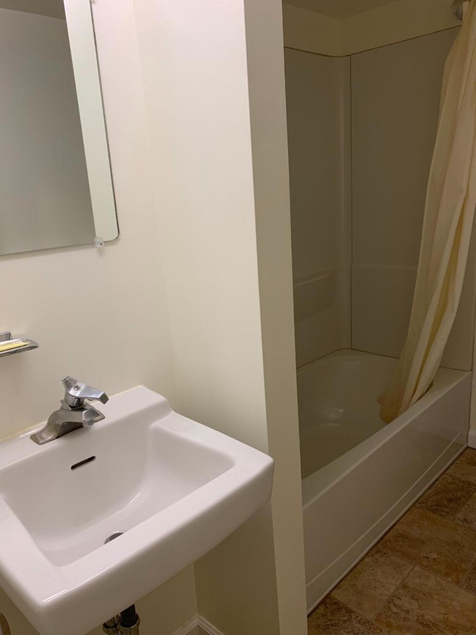 Express Inn 16/17
